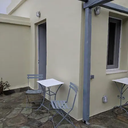 Cozy Central With Private Garden Nyaraló *
